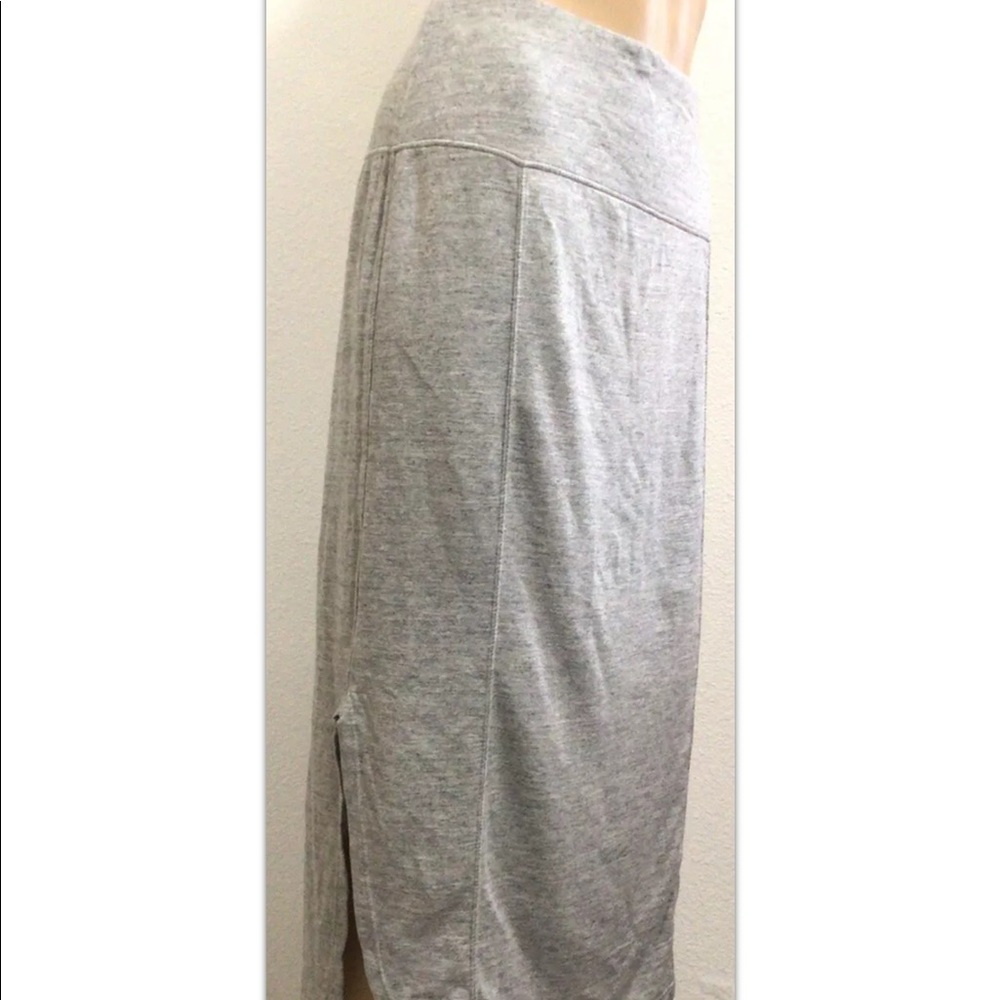 Athletic Pencil skirt women’s under knee length Sz Small